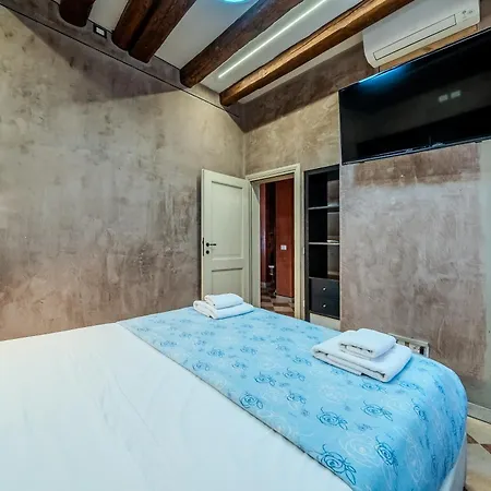 Campiello Tron Daire Venedik